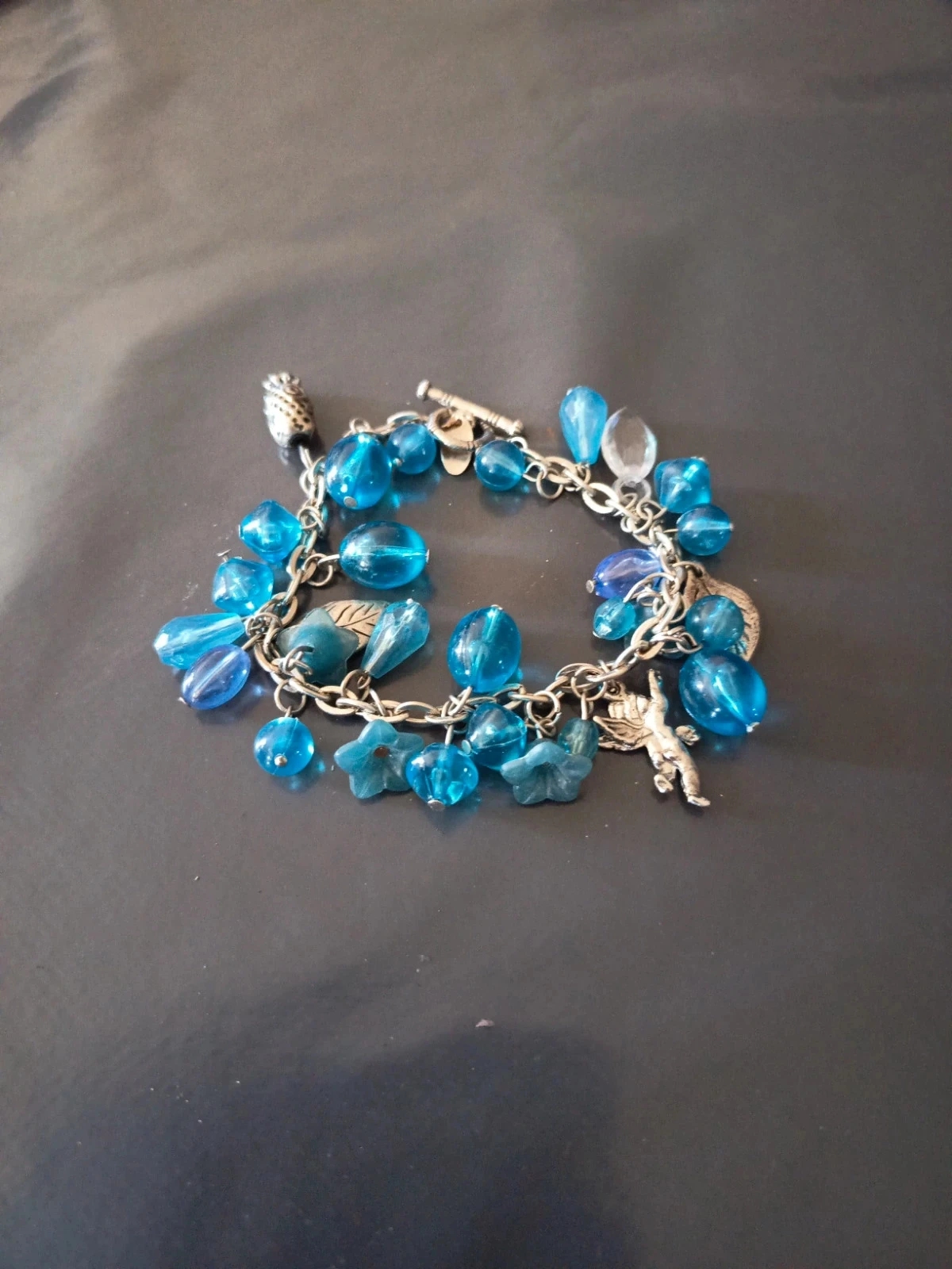 Bracelet bleu avec charm